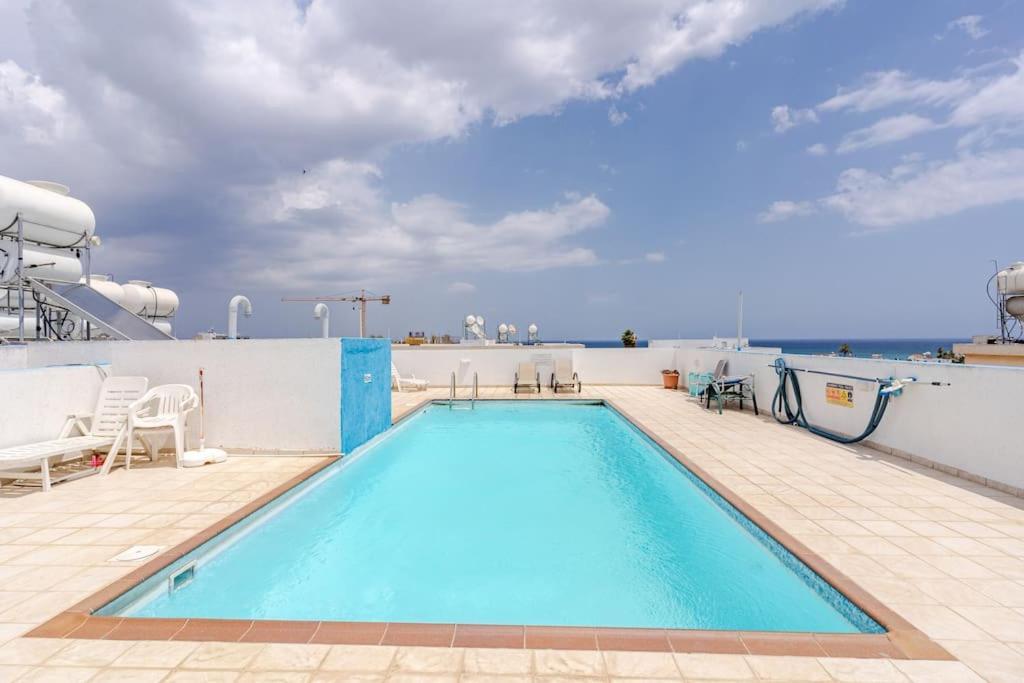 Carisa Downtown With Rooftop Pool Larnaca Exterior foto