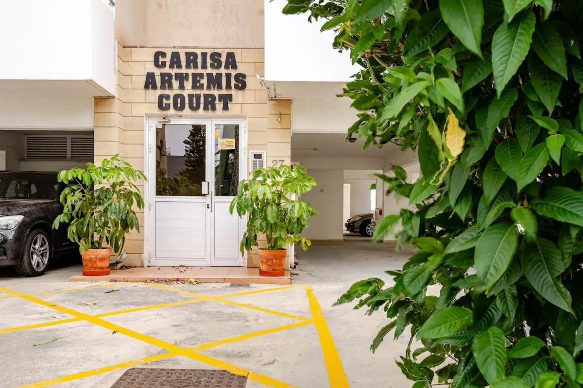 Carisa Downtown With Rooftop Pool Larnaca Exterior foto