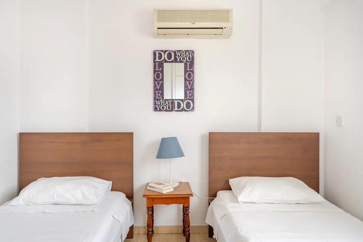 Carisa Downtown With Rooftop Pool Larnaca Exterior foto