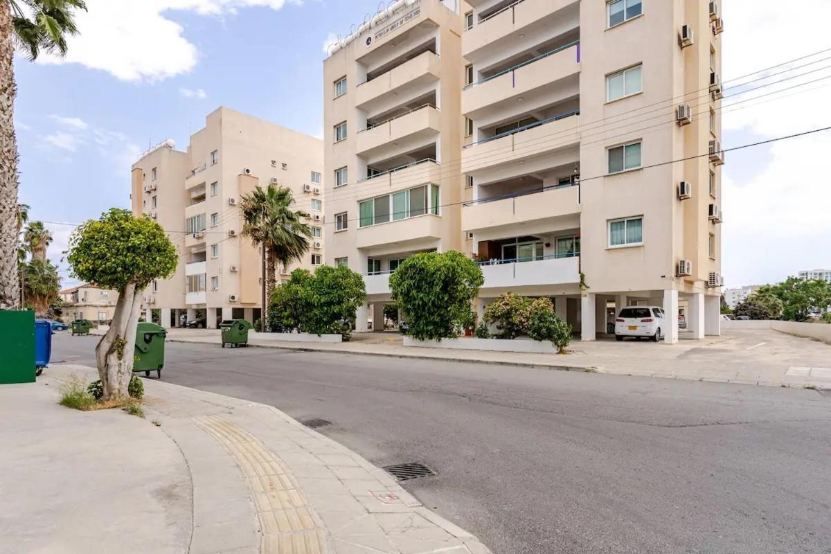 Carisa Downtown With Rooftop Pool Larnaca Exterior foto