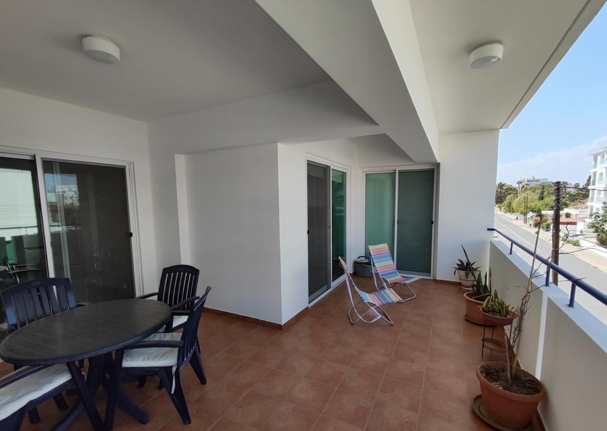 Carisa Downtown With Rooftop Pool Larnaca Exterior foto