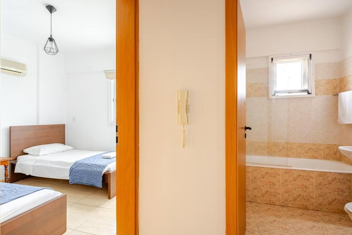 Carisa Downtown With Rooftop Pool Larnaca Exterior foto